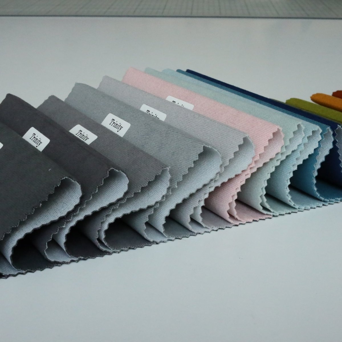 Material Stofa Tapiterie Tip Catifea - Trinity 27 Olive - Lametru.ro - Catifea Tapiterie